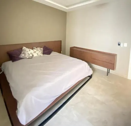 Pensión Private Bedroom With Pool And Close To Downtown And Beach